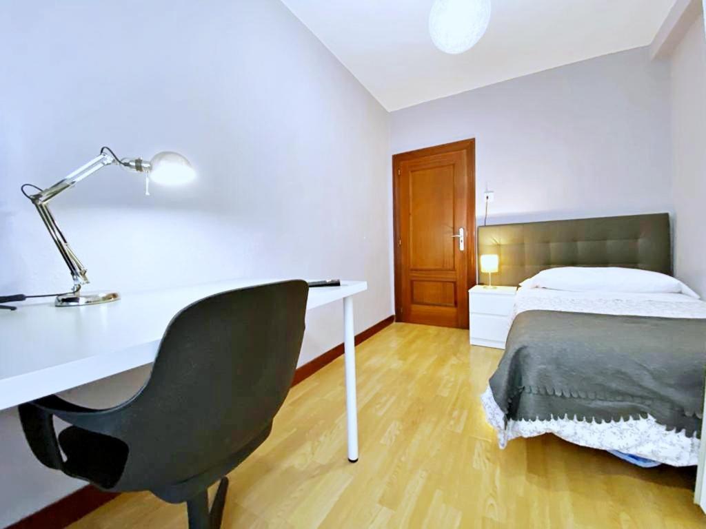Apartamentos Milan 1 Wifi Y Parking Gratuito โอเบียโด ภายนอก รูปภาพ