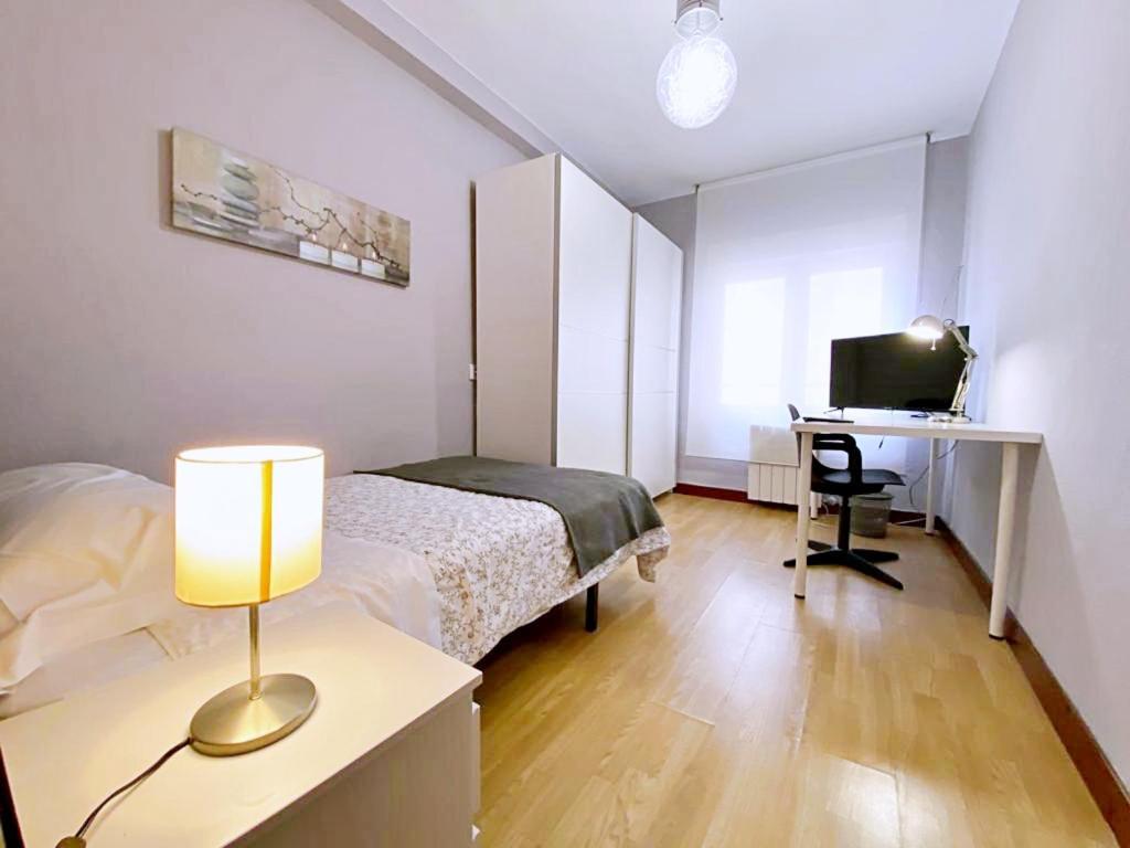 Apartamentos Milan 1 Wifi Y Parking Gratuito โอเบียโด ภายนอก รูปภาพ
