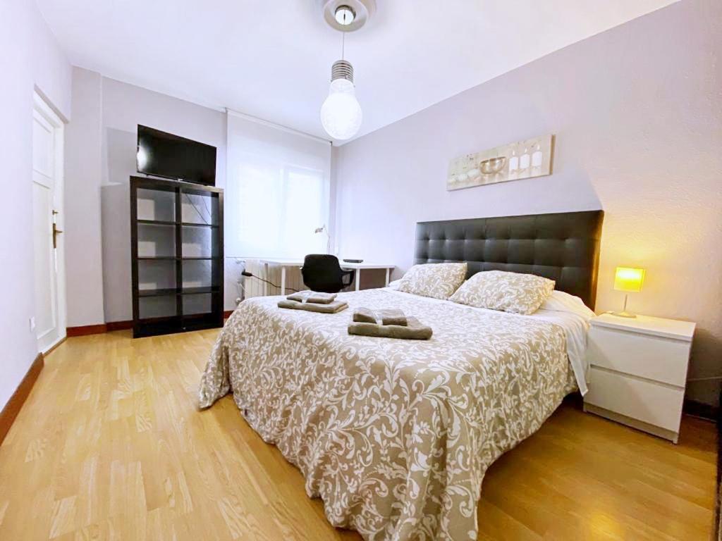 Apartamentos Milan 1 Wifi Y Parking Gratuito โอเบียโด ภายนอก รูปภาพ
