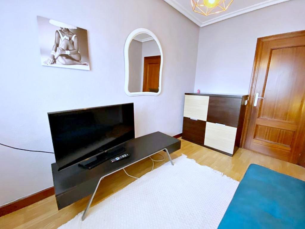 Apartamentos Milan 1 Wifi Y Parking Gratuito โอเบียโด ภายนอก รูปภาพ