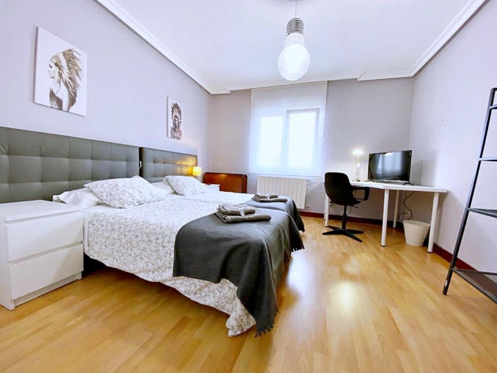 Apartamentos Milan 1 Wifi Y Parking Gratuito โอเบียโด ภายนอก รูปภาพ