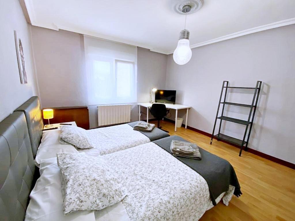 Apartamentos Milan 1 Wifi Y Parking Gratuito โอเบียโด ภายนอก รูปภาพ